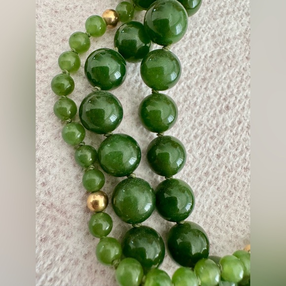 Natural jade triple- strand bead necklace w/ gold filled clasp 18” - Picture 7 of 7